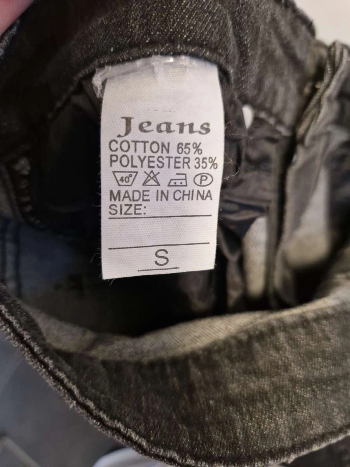 Svarta flared jeans med färgstänk och råa kanter - 2