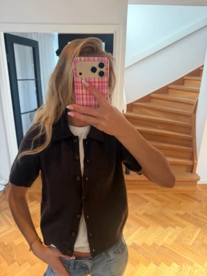 Brun kofta - Säljer denna sååå söta bruna kofta, sååå söt❤️❤️🥹🥹