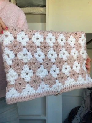 Virkat datafodral  - Handgjord virkad datafodral. 