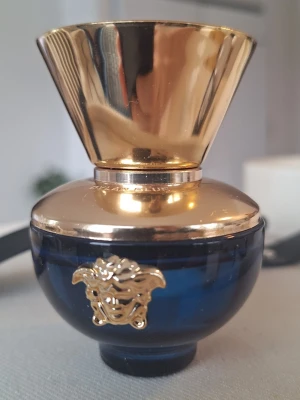 Versace Dylan Blue Pour Femme parfym 30 ml - Enbart testad.