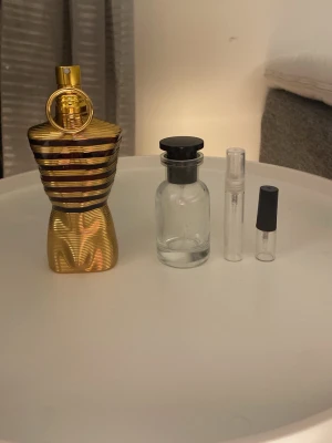 Jean Paul Gaultier le male elixir samples 1-20ml - JPG Le Male Elixir samples / decants 🍯🍨  Original från min egen flaska (75 ml).    Pris:   1 ml – 45 kr   2 ml – 80 kr   3 ml – 110 kr   4 ml – 140 kr   5 ml – 170 kr   30 ml – 720kr.    Perfekt om du vill testa denna söta och kraftiga doft innan du köper hel flaska.    Skickas.