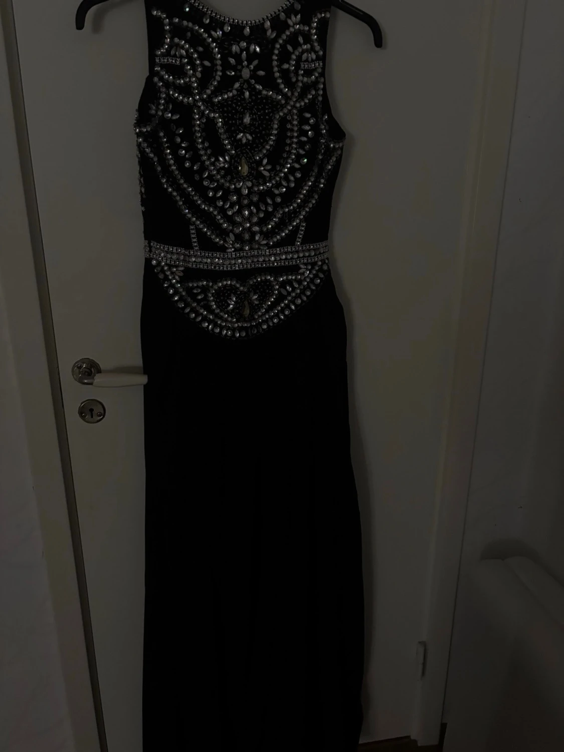 Svart långklänning med paljetter - 2