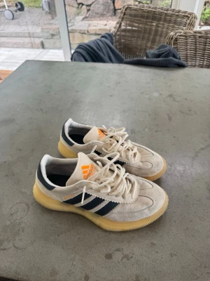 Beige Adidas spezial  - Riktigt sköna adidas spezial skor
