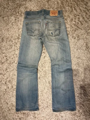 Vintage levis 512 bootcut standard flared archive grisch distressed  - vintage Levis 512 bootcut jeans med en riktigt snygg passform. Mycket bra skick, med snygga lagningar. W30 L32, riktigt najs tvätt. Postas antigen samma dag som köp eller dagen därpå💯🙌