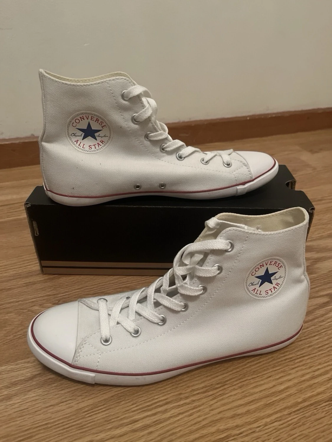 Vita Converse All Star high tops helt nya