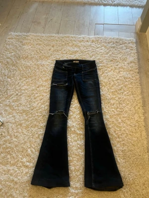 Gina jeans  - Jeans från Gina 14+ i storlek xss!! Har sytt upp de med ca 4-5 cm men passar mig som är ca 160!! 