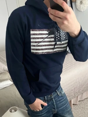Conccrete ink Hoodie - Säljer nu min concrete ink hoodie bara o höra av sig vid frågor 👍