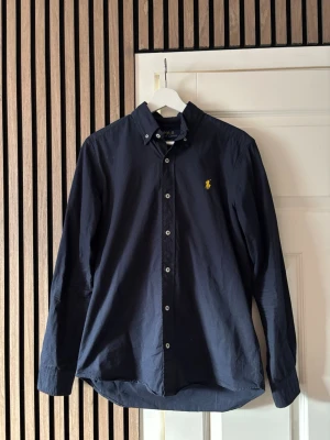 Polo Ralph Lauren Skjorta -  Skjorta från Polo Ralph Lauren i fint skick, storlek S