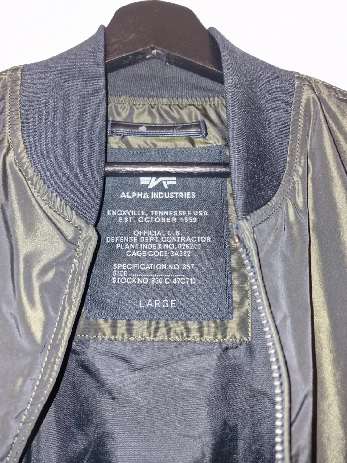 Olivgrön bomberjacka Alpha Industries - 2