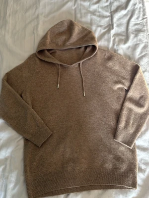 Merinoull hoodie  - En beige merinoull tröja i storlek S.