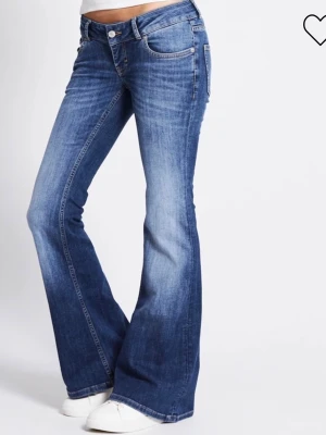 Lågmidjade jeans - Populära Lågmidjade jeans från lager 157, aldrig använda! Storlek M/full length