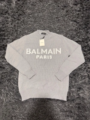 Balmain sweater - Size M, brand new, good quality