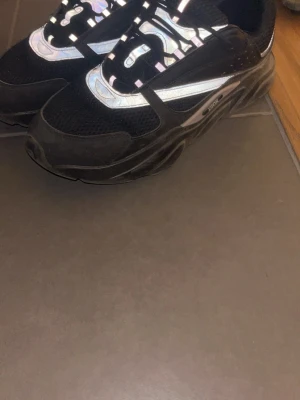 Dior b22 svarta - Svarta dior b22 storlek 45, bra skicka inga stora defekter , tyvärr ingen box å kvitto