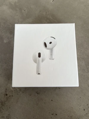 Apple AirPods 4  - Oöppnade 