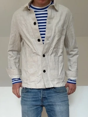 Vit linneovershirt - Linneovershirt i strl S. Bra skivk och hör gärna av er vid frågor elr funderingar!!