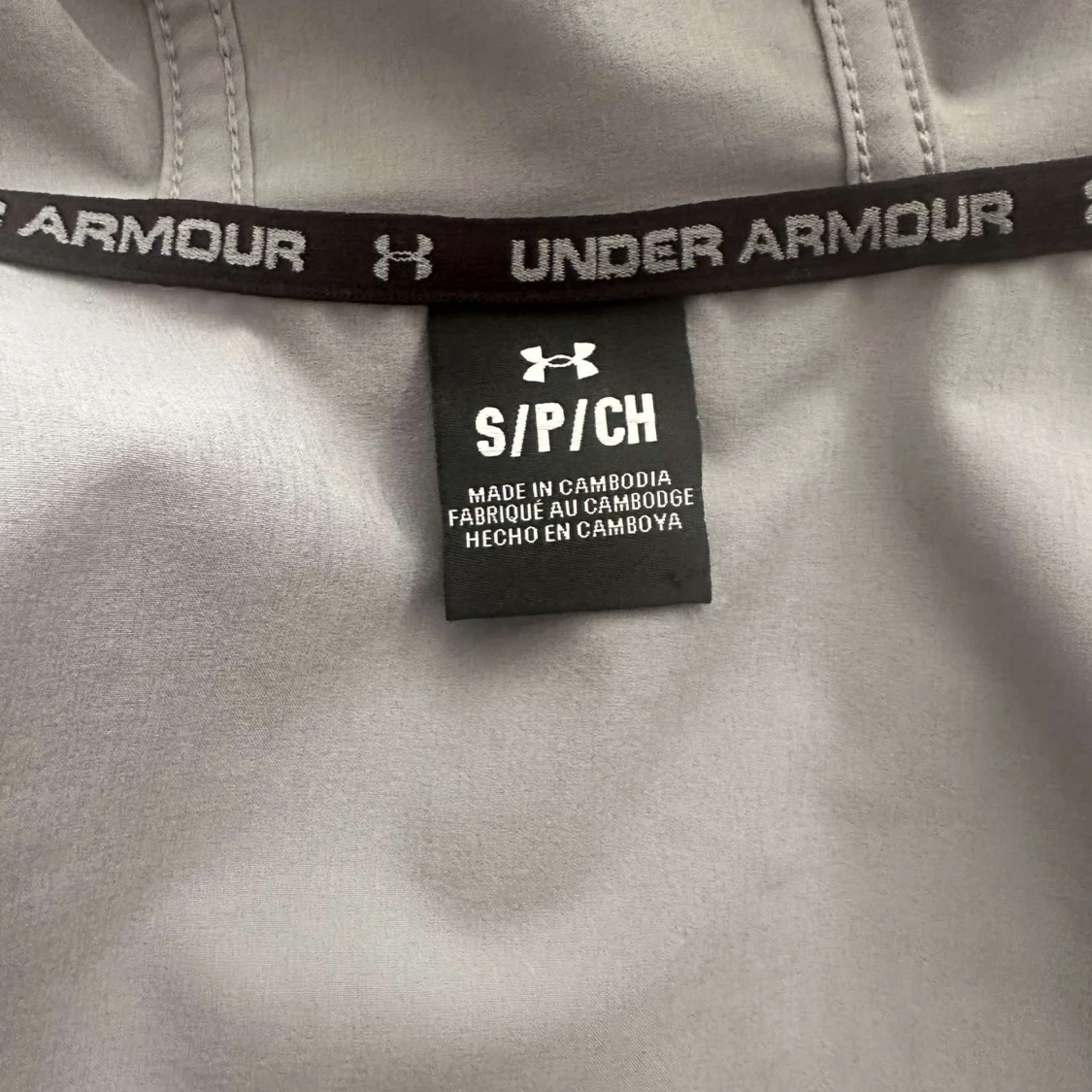 Under Armour vindjacka i grått - 3