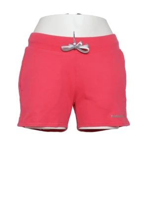 Rosa shorts från Head med snörning - Snygga rosa shorts från Head med bekväm passform och justerbar snörning i midjan. Perfekta för sommarens alla aktiviteter och tillverkade i mjukt bomullsmaterial. Enkla att matcha och har diskret logga framtill.