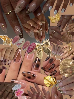 Säljer press on naglar! - Bilderna efter första är naglar jag själv gjort och säljer press ons! Skicka in en design och form du vill ha, skicka också in en bild på dina naglar med ett tio mynt bredvid så kan jag skicka rätt storlek! Det kostar olika för olika längder och designer runt 40-70 kr💗