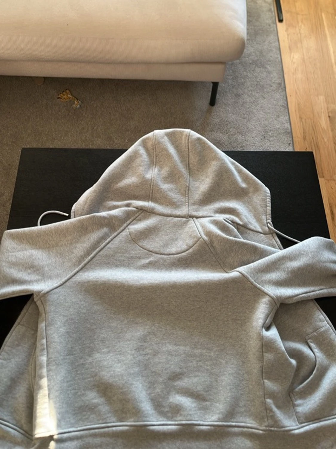 Grå hoodie med Burberry-inspirerat foder - 1
