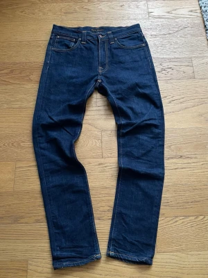 Nudie jeans Lean Dean selvedge - Tjena! Säljer nu dessa Nudie jeans Lean Dean selvedge. Storlek 32x32. Skick 9/10. Nypris på dessa är ca 1800 och mitt pris 599, (pris kan diskuteras vid snabb affär). Hör gärna av er vid minsta fundering/fråga. MVH JL Sellout 