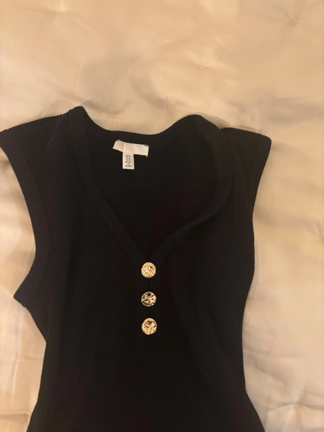 Svart ribbad ärmlös topp med knappar - 1