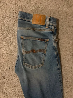 Nudie jeans  - Snygga ljusblåa nudie jeans storlek 30/32, mycket bra skick. Modell:Lean Dean