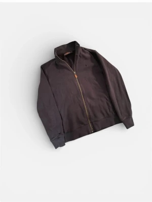 Mörkblå zip hoodie från Morris - Mörkblå hoodie från Morris med hel dragkedja framtill och ribbade muddar. Tillverkad i mjukt bomullsmaterial och har en diskret Morris-logga broderad på bröstet. Perfekt för en avslappnad och stilren look. Storlek M 