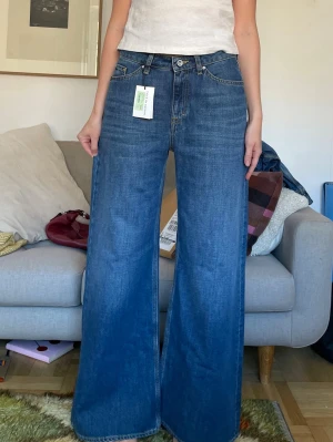 Tiger of sweden jeans 29/32 - Säljer ett par helt oanvända tiger of sweden jeans. Storlek 29/32, nypris 1800. 