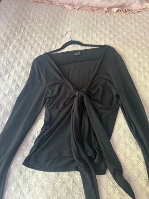 Tröja Gina tricot  - Fin tröja från Gina tricot i storlek L. Använd 1 gång. 