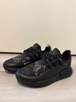 Adidas sneakers - ADIDAS NMD R1 TRAIL GORE-TEX Malli: FZ3607 Koko: 39 1/3 Ovh: 150e  Juuri pestyt.  Postitus/nouto