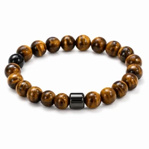 Brunt pärlarmband med tigeröga - Snyggt armband med runda pärlor i tigeröga och svarta detaljer. Pärlorna har en blank finish och varierar i bruna och gyllene toner. Elastiskt band gör det enkelt att ta på och av. Perfekt accessoar för dig som gillar naturliga material och stilren design.