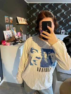 Cool Nirvana tröja - Cool Nirvana tröja bra skick knappt använd