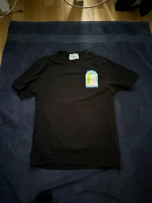 Svart Casablanca T-Shirt - Storlek: S (passar som S), använt en par gånger men fortfarande i bra skick. Startpris: 300kr