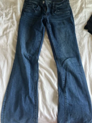 Jeans  - Hej! Jag säljer mina jeans från Ginatricot. Knappt använda i stl 164 
