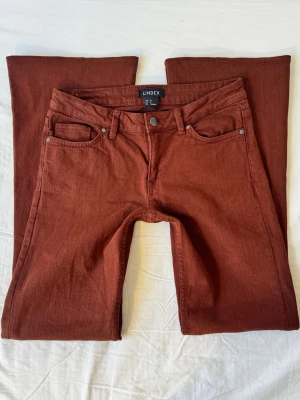 Lågmidjade bootcut jeans - Fint skick! Midja: 74cm Innerben: 75cm
