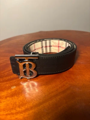 Burberry bälte - Helt nytt bälte som är jättesnygg