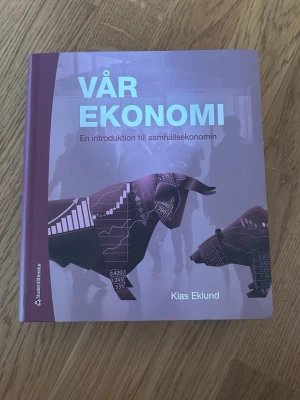 Vår ekonomi av Klas Eklund - Vår ekonomi: En introduktion till samhällsekonomin av Klas Eklund. 