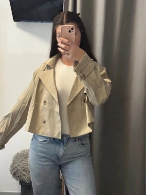 Trenchcoat  - Helt ny!! S passar även XS