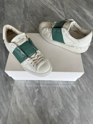 Valentino Open skor - Valentino skor - Bra skick - Tillbehör: Valentino kort - Nypris: 6000kr - TrendWardrobe