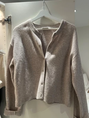 Stickad kofta - Fin stickad kofta från Kappahl 