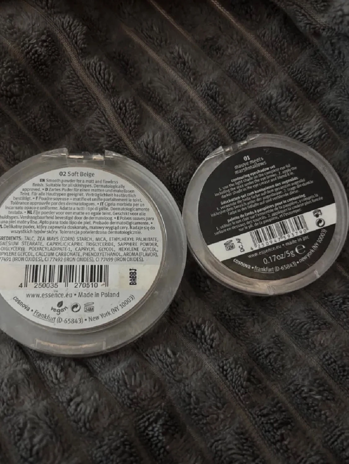 Essence mattifying compact powder - 2