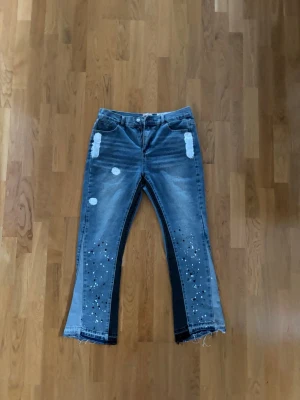 Gallery Dept Jeans - Precis Köpta. Testat dom en gång. Passade inte mig så jag säljer dom. Perfekt Skick.