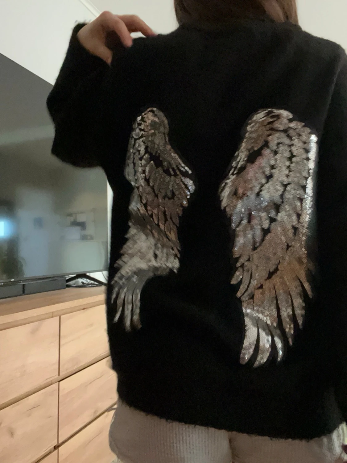 Svart stickad tröja med wings  - 2