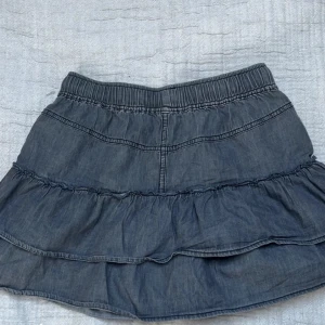 Jeans/volang Kjol - Super fin kjol, skriv privat för fler bilder💗💗💗