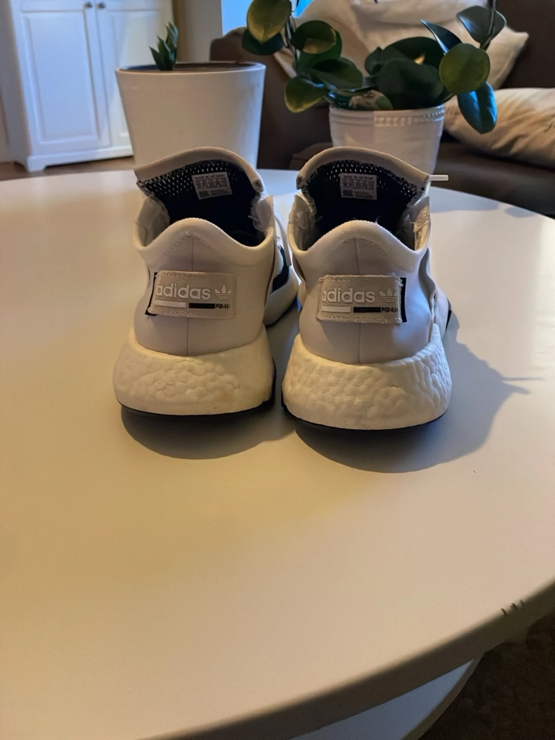 Vita och svarta Adidas sneakers - 3