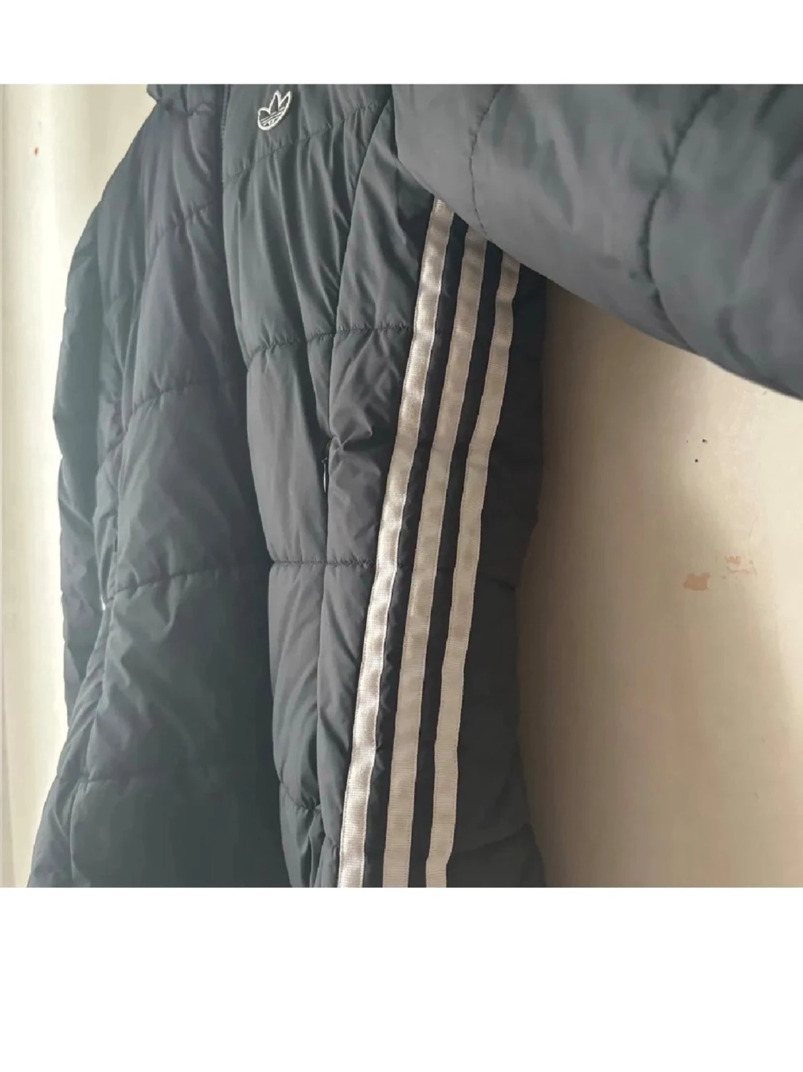 Svart pufferjacka från Adidas - 2