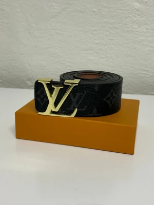 Lv Bälte  - Helt nytt aldrig använd. Storlek 110cm. Snabb frakt. Skriv vid fler frågor. Endast bälte
