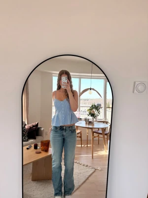 Zara jeans tall lågmidjade storlek 38 - Säljer dessa jätte fina zara jeans då dem tyvärr blivit för små för mig. De är lågmidjade och långa och går ner till anklarna på mig som är 180!💗       #scandigirl #minimaliststyle #cleanlook #neutrals #softaesthetic #effortlesschic #scandistyle #creamvibes #minimaloutfit #classictop #basicbutcute #simplefashion #softminimalism #secondhandfinds #vintedsverige #plickinspo #slowfashionstyle #neutraltones #timelessfashion #prelovedstyle #secondhandlove #minimalwardrobe #outfitdetails #creamcore #ca