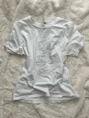 Vita blusar/t-shirts - Super fina blusar/tröjor! 💞 xs-s-m