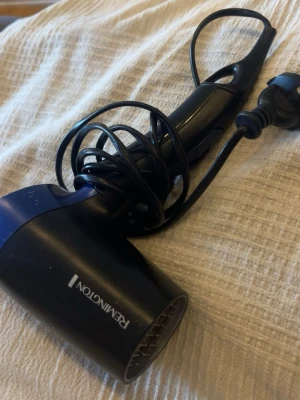 Svart och blå hårfön från Remington - 🖤